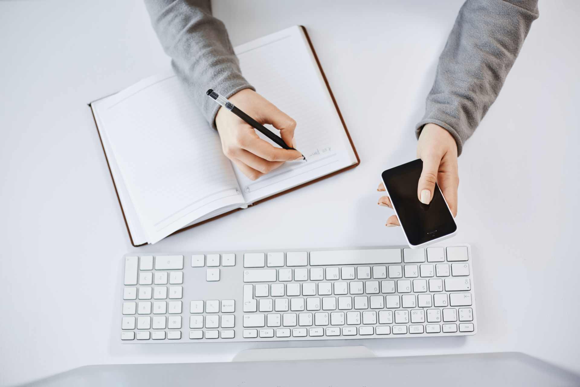 Secure blockchain-controlled digital signatures with post-quantum-ready security.